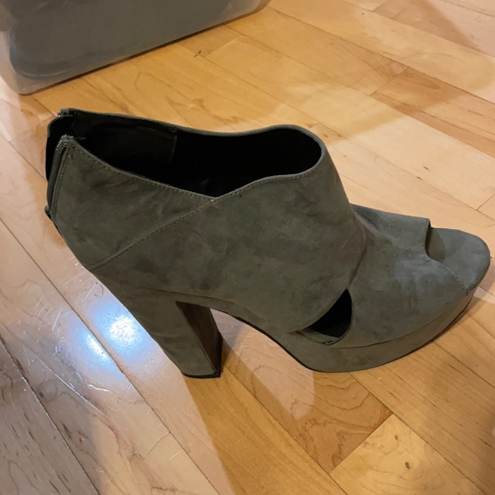 Grey 5 inch Aldo heels!!